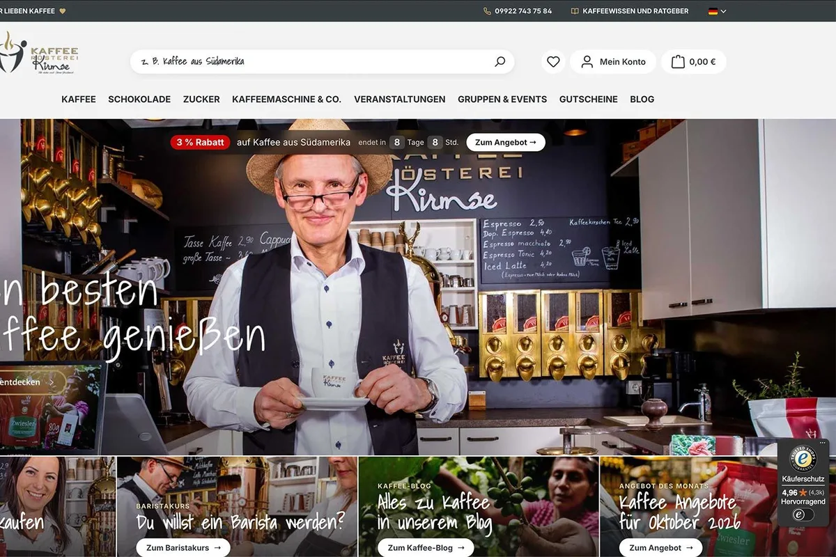 Shopware-Onlineshop der Kaffeerösterei Kirmse als Referenzprojekt von allesecht. Startseite des Shopware-Onlineshops der Kaffeerösterei Kirmse mit Röster im Vordergrund vor Kaffeeregalen